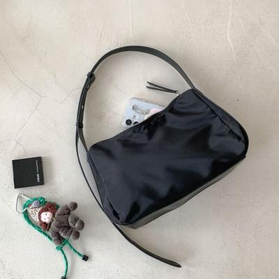 Nylon kleine quadratische Tasche einfarbig schlicht tragbar Unterarmtasche Damen Spleißdesign neue Messenger-Umhängetasche