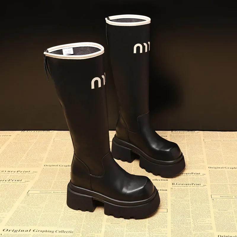 

Жіночі чоботи з мікрофібри 9,5 см. Синтетичні шкіряні чоботи. Нові осінні високі на платформі. Модні британські весняні туфлі на молнії. 39 чорний