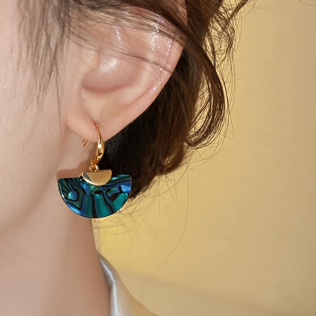 1 Pair of Vintage Elegant and Unique Exaggerated High-End Fashion Geometric Fan-Shaped Niche Design Dangle Earrings
