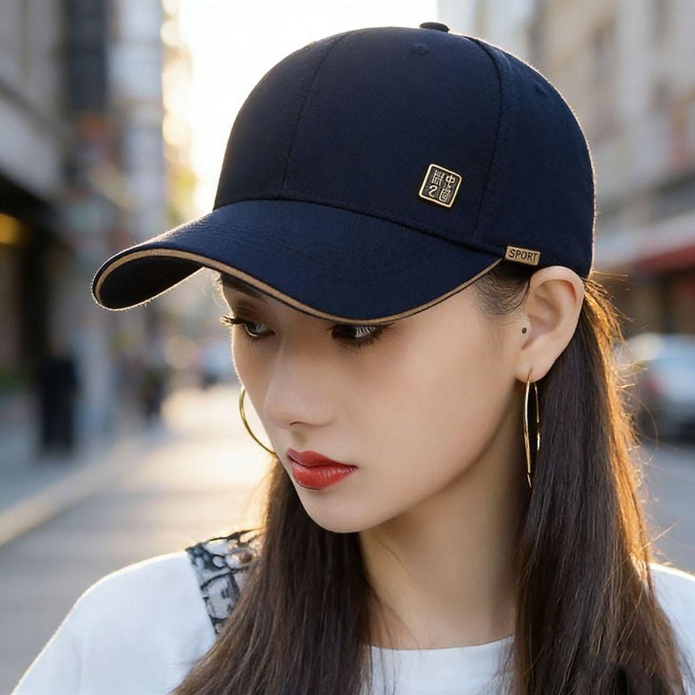 Fashion Metal Badge Baseball Cap Breathable Adjustable Baseball Hat Minimalist Outdoor Sun Hat For Women Men Unisex