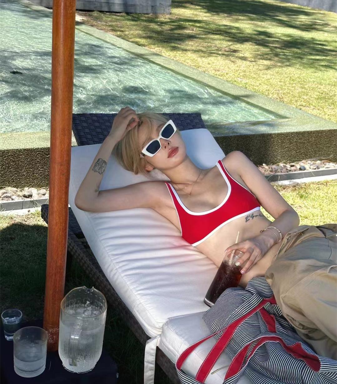 

Красная и Белая Отделка Моделирующий Плечевой Ремень Корейский Стиль Раздельный Купальник Бикини M красный