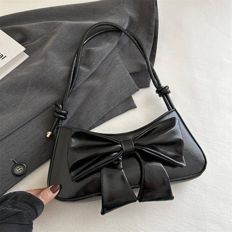 

Стильная женская сумка через плечо из ПУ в форме полумесяца. Элегантная и модная. Новинка 2024 года. чёрный