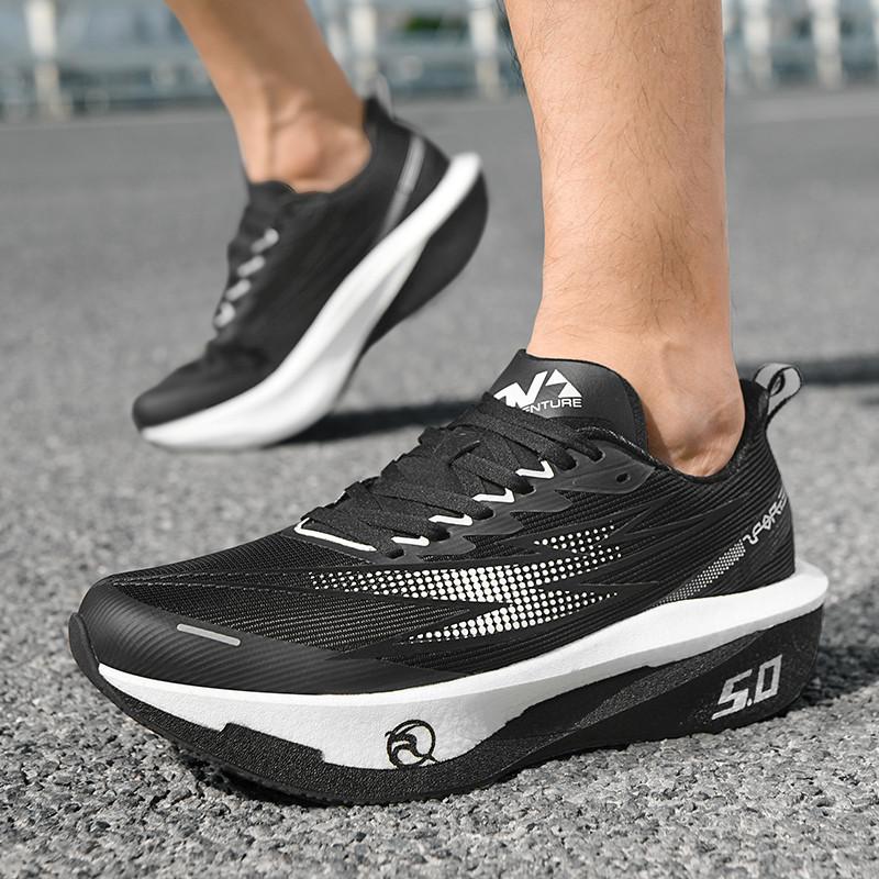 

Men s sports shoes, lightweight carbon plate racing running shoes, winter shock absorption, anti slip, wear-resistant, breathabl 43 чорний
