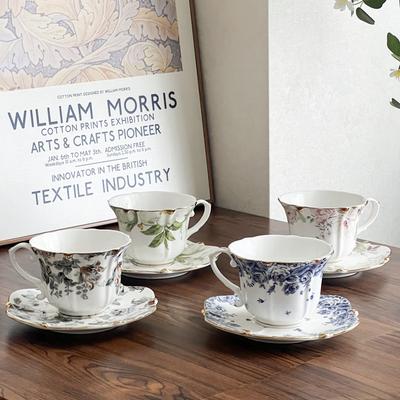 Europeisk Ins-stil eftermiddagste, kaffekoppar och fat