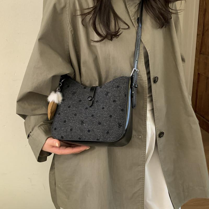 Urban Minimalist Pu Shoulder Bag With Zipper Closure For Daily Use
