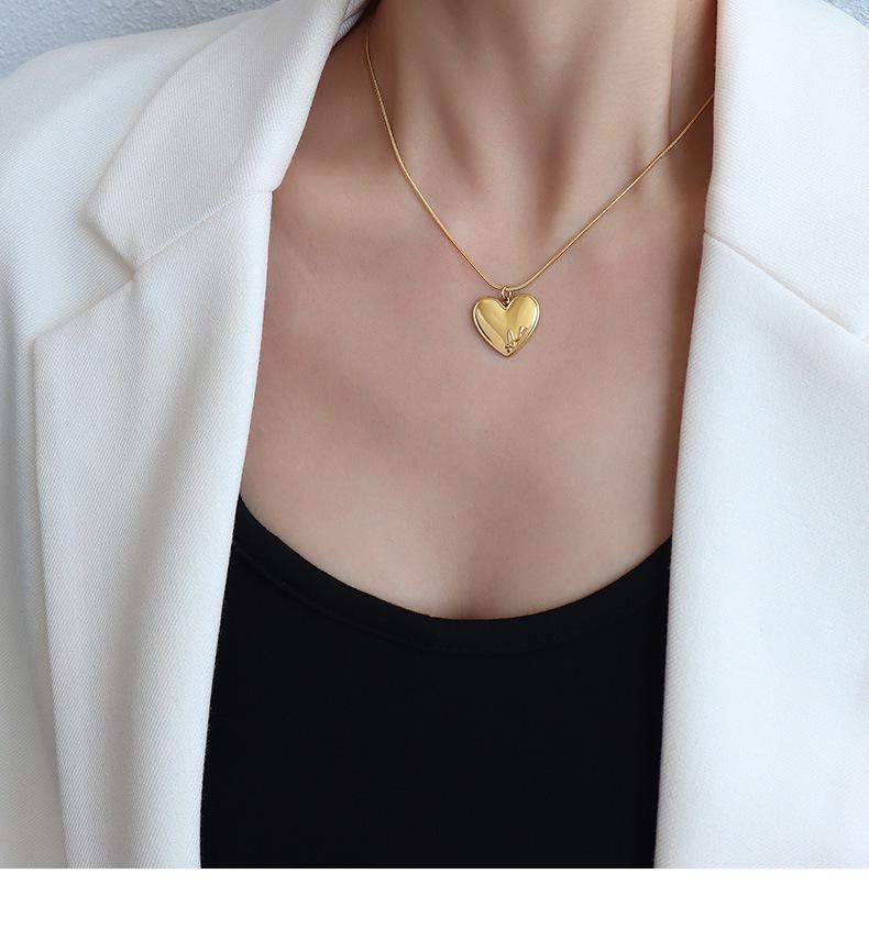 French-Style Peach Love Heart Pendant Necklace, 18K Gold Titanium Steel Clavicle Chain