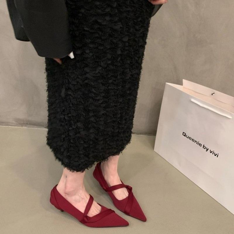 

Новые стильные модные женские туфли из сатина на плоской подошве женские туфли с острым носком на тонком низком каблуке туфли Мэри Джейн женские туфли-лодочки на ремне Zapatos Mujer 36