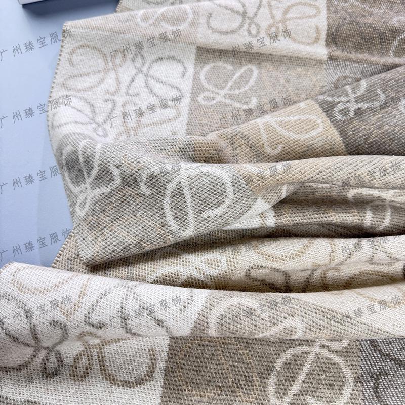 In-Stock Checkerboard Pattern Cashmere Wool Scarf Snood - High-End, Warm, Comfortable, Unisex