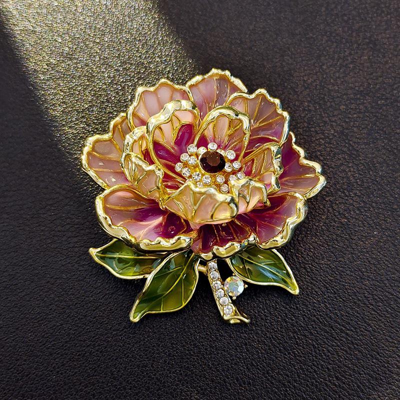 Vintage Peony Pearl Fan Brooch: Elegant Retro Flower Pin for Women’s Suits