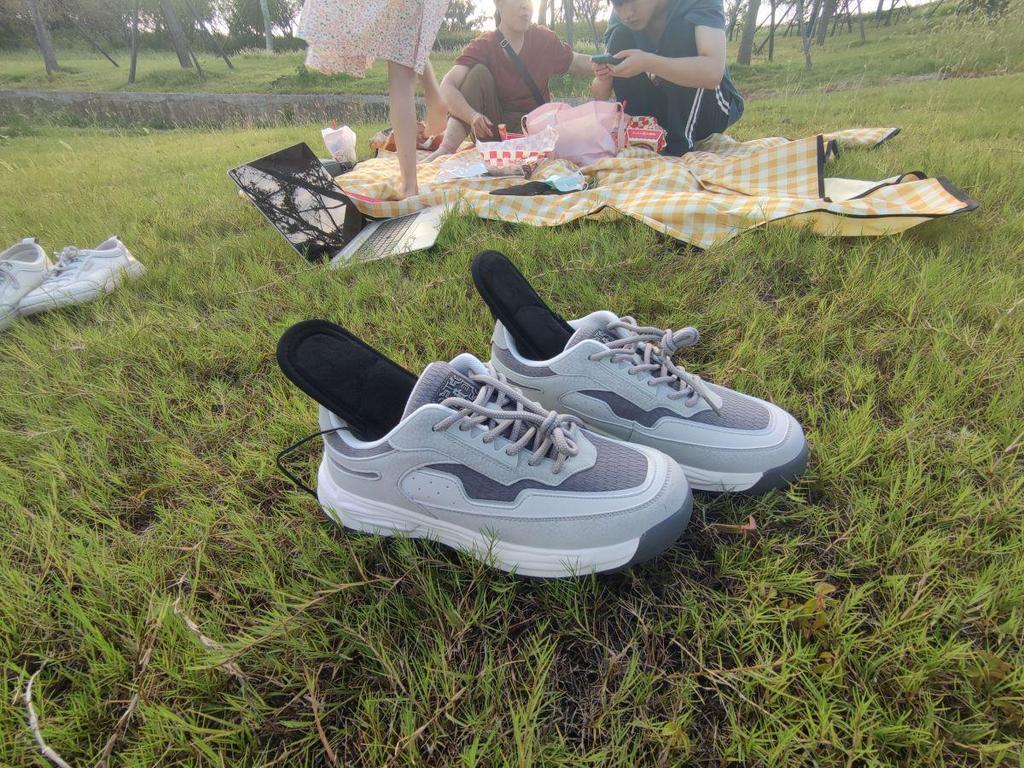 Winter Warm USB Self-Heating Insoles: Non-Rechargeable Cold-Proof Electric Insoles