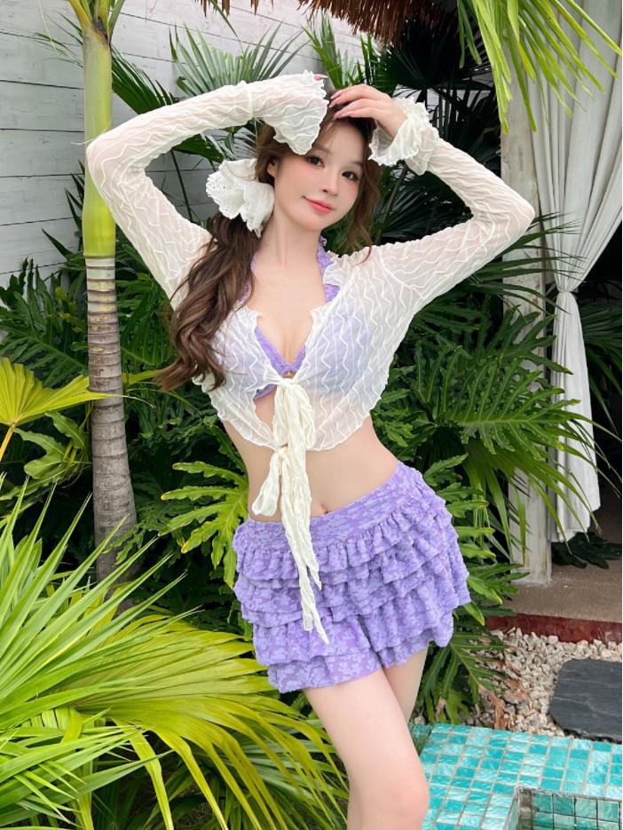 Ensemble de maillot de bain trois pièces amincissant style coréen 2026 pour femmes avec push-up, rehausseur pour petit buste et jupe de couverture.