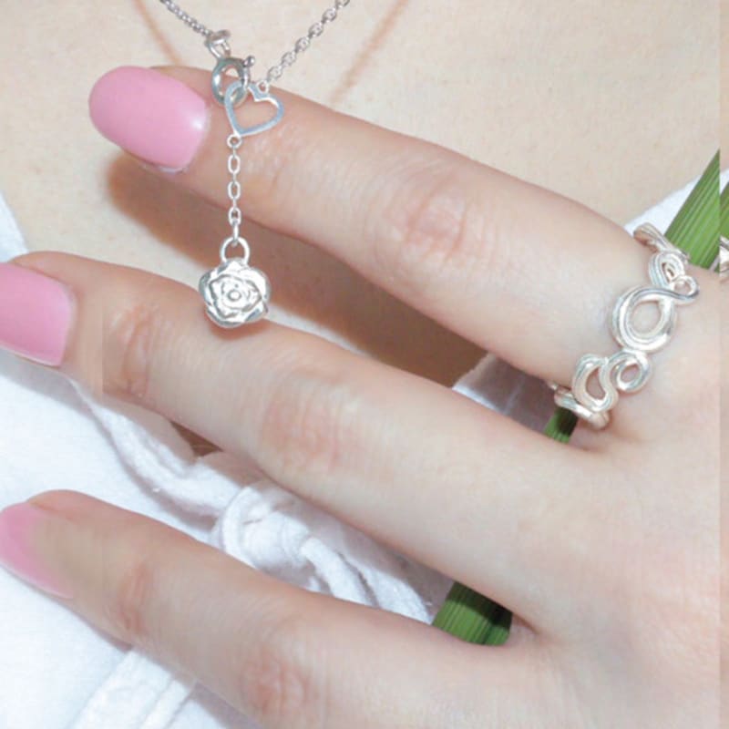 LOASI lovely rose. long heart chain necklace