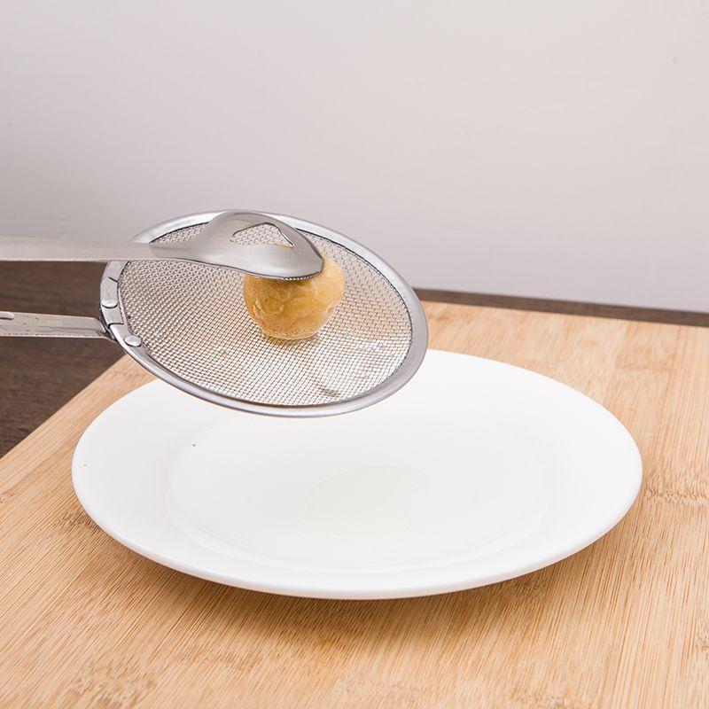 Versatile And Timeless Multi-function Filter Spoon With Clip For Cooking Tasks