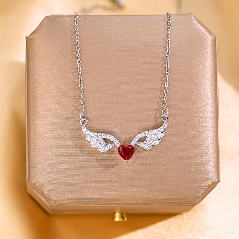 Golden Luxury Diamond Titanium Steel Necklace Women Fashion Slim Waist H Pendant Collarbone Chain