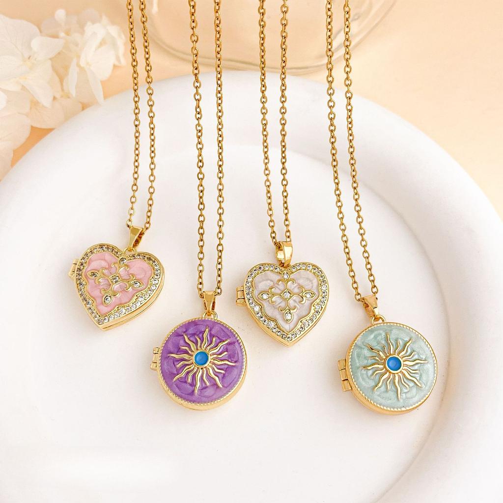 New Style Compatible Heart-shaped Photo Holder Necklace - Simple and Elegant Accessory for Women with A Touch of Exclusivity and Luxury.