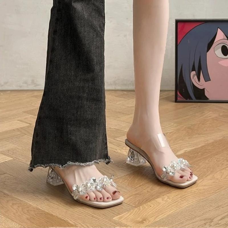 2024 Summer New Square Head Solid Color Transparent Sexy Crystal Heels for Wearing Comfortable Oversized Slippers for Women