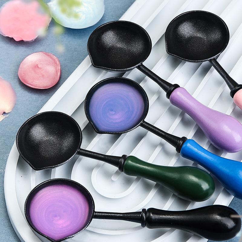 Nepřilnavá lžíce Lžíce z ohnivého laku Lžíce na voskové pelety a voskové proužky Lžíce na tavení vosku Příslušenství a práce s voskovou pečetí