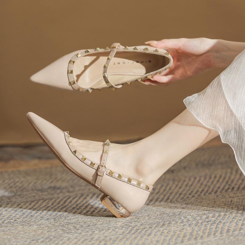 2221 [sheepskin] Flat-bottomed Rivet Single Shoes Women's Thick Heel Autumn 2025 New Pointed Patent Leather Mary Jane Shoes