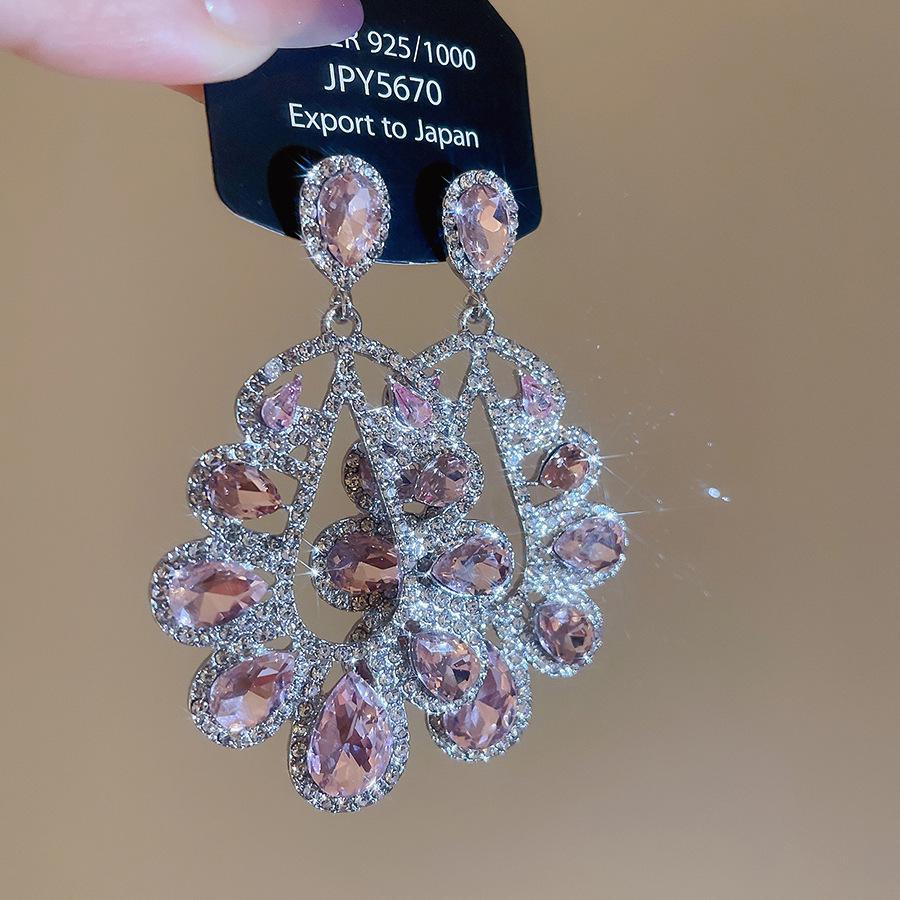 Silbernadel Strass Tränenohrringe: Luxuriöse, Modische, Hochwertige Hofstil-Stecker mit einem Individualistischen, Übertriebenen Design.