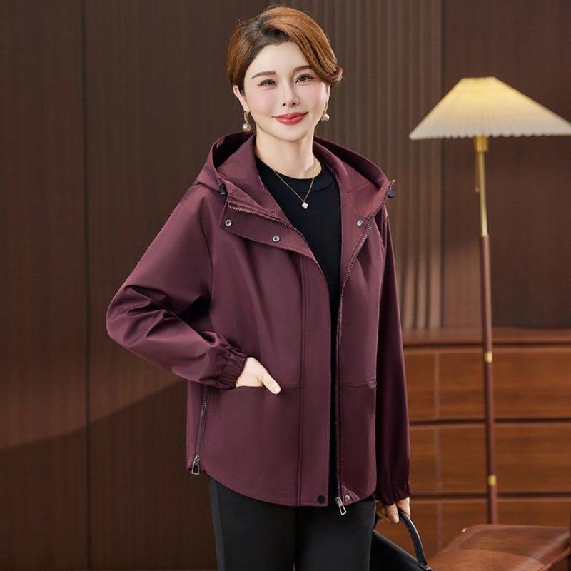 Stylish Spring Windbreaker for Middle-Aged Women - Lightweight, Fashionable, Large Size Jacket for Spring and Autumn