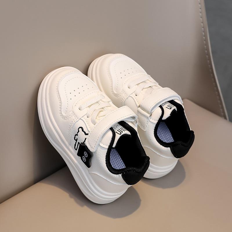 Klasskamrat höst nya barnsportskor flickor babyskor andningsbara avslappnade små vita skor pojkar halkfria brädskor