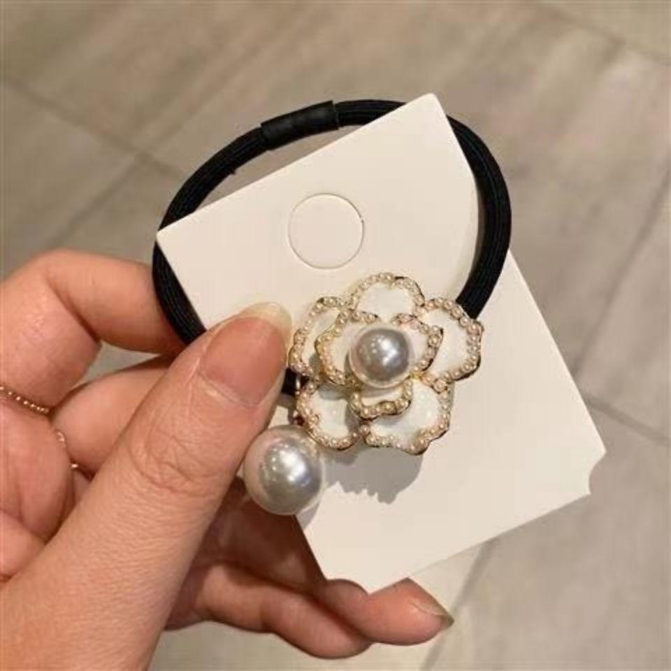 

Прочная женская накладка для волос «конский хвост» — ретро-стиль «Камелия» с небольшим ароматом белый