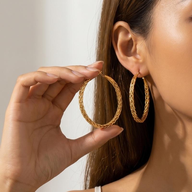 Hot-selling large circle earrings light luxury high-end earrings design sense niche women exaggerated earrings