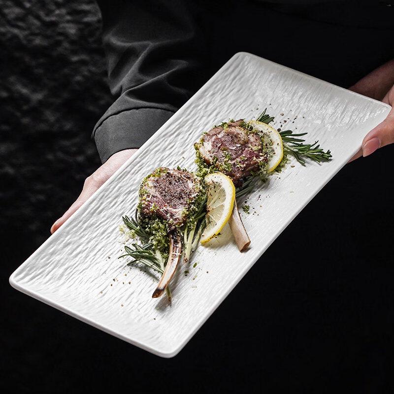 Plat de service rectangulaire en céramique motif roche japonais