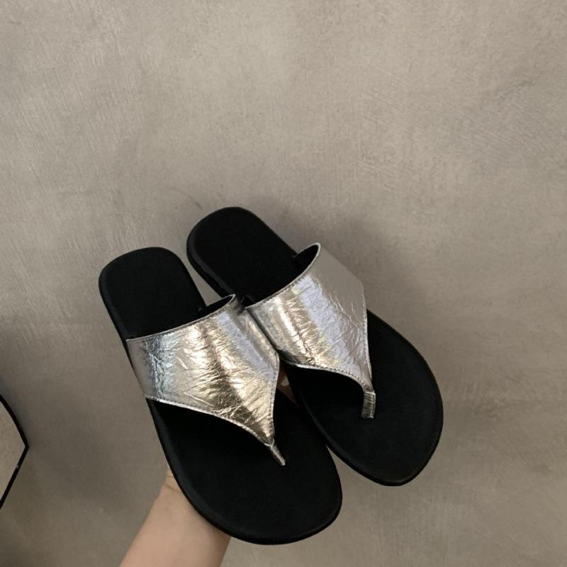 Popular 2025 women's summer round head flat bottom thick bottom comfortable foot flip-flops versatile slippers sandals