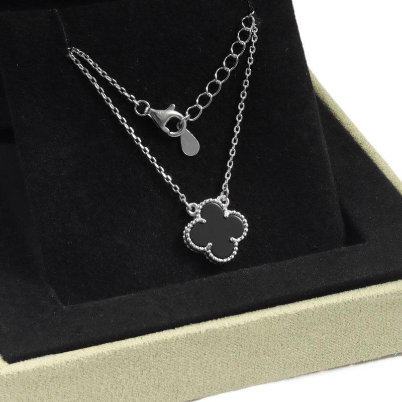 High-end Lucky Four-leaf Clover Necklace for Women 18k Agate High-end Carved Clavicle Chain