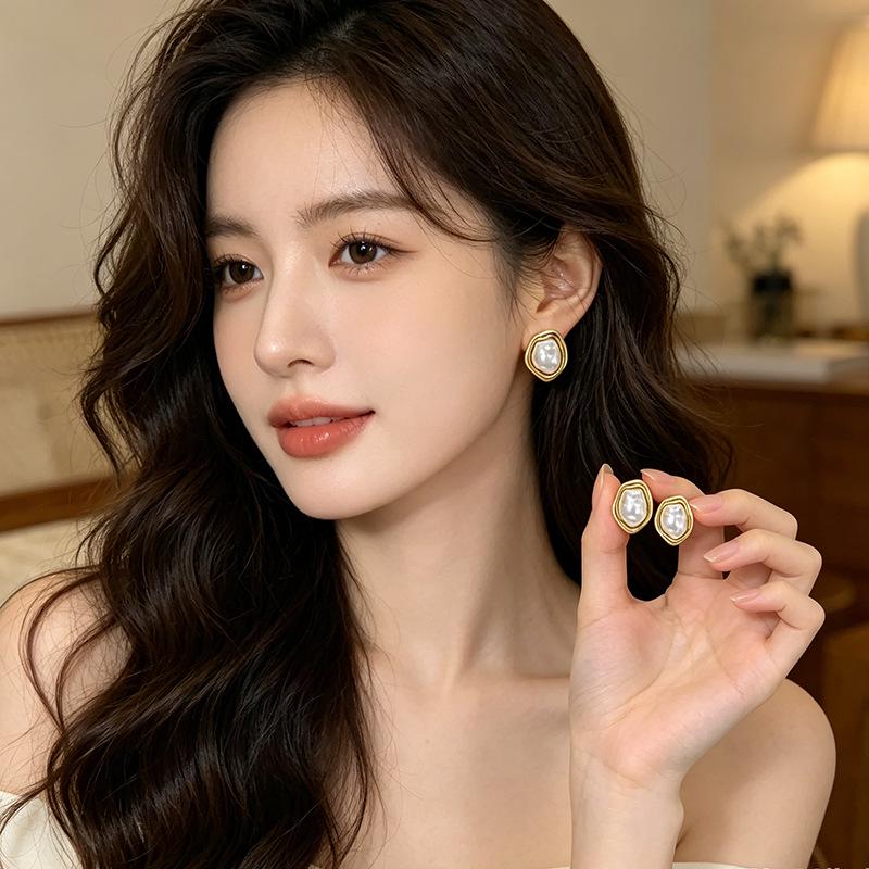 Baroque Pearl Stud Earrings: S925 Silver, Unique Retro Design, Versatile for Commute
