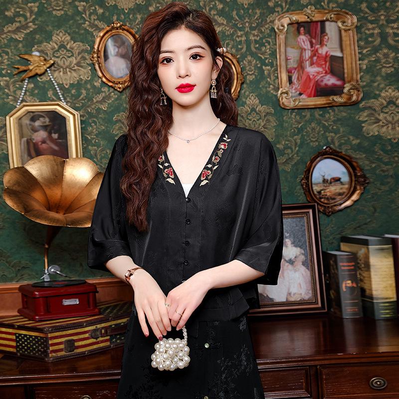 Frühling 2024 Damen Retro Chinesischer Stil Bestickte Kunstseide Tang Bluse