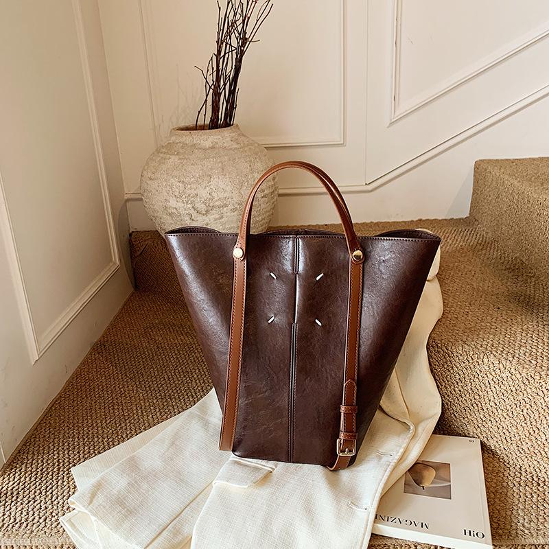 Retro Premium Bucket Bag Women's Autumn and Winter New Large-capacity Commuter Child and Mother Bag Portable Shoulder Bag