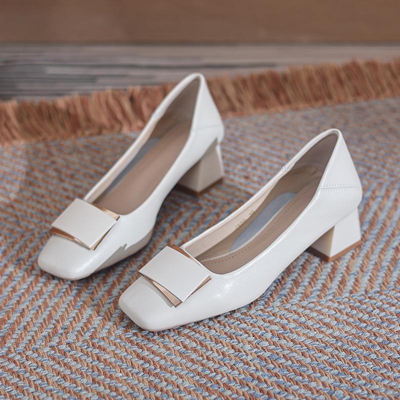 Damenschuhe aus echtem Leder im Sommer 2024 mit klobigem Absatz und quadratischer Zehenpartie – Oma-Pumps im französischen Stil mit mittlerem Absatz