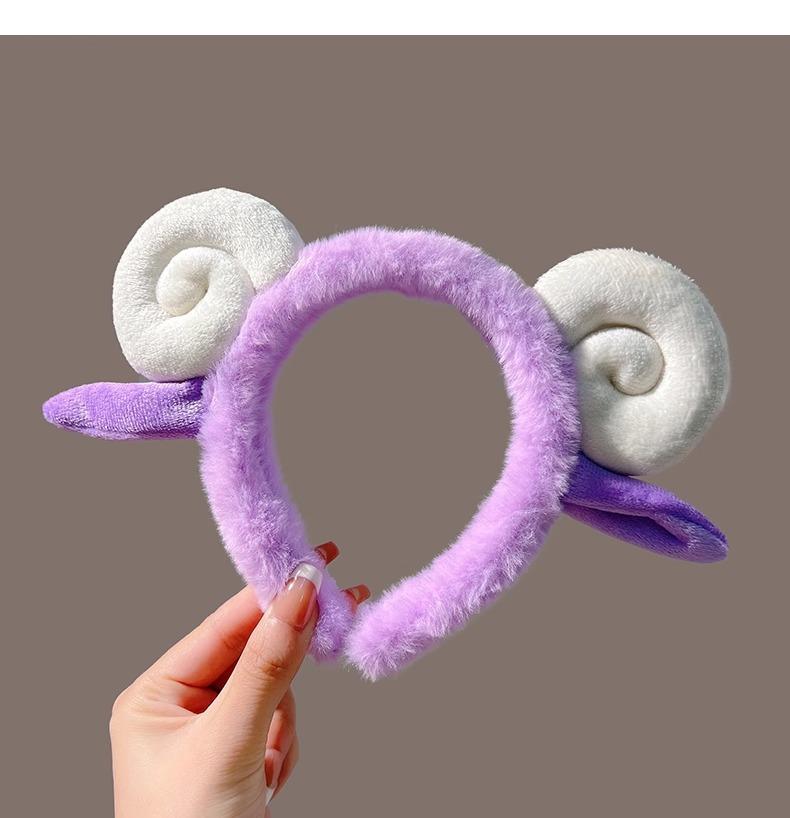 

1 шт. Милая Модная Мультяшная Плюшевая Повязка на Голову с Овечьими Рожками для Женщин, для Умывания Лица, Обруч для Волос, Головной Убор, Аксессуары для Волос для Девочек и Детей