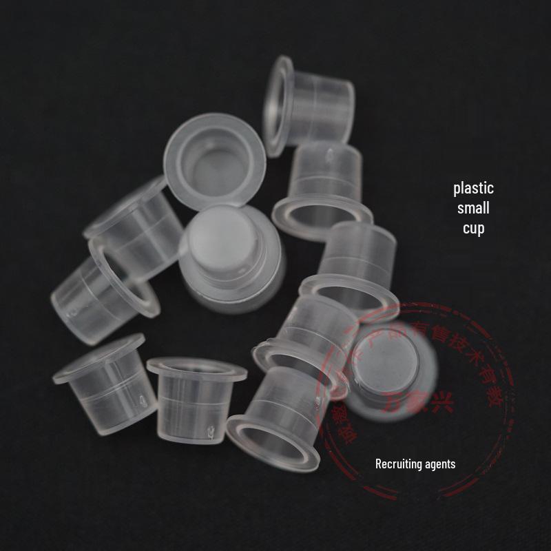 100 jednorázových kelímků na tetovací barvy: Střední a malé, měkký silikon, plastové misky