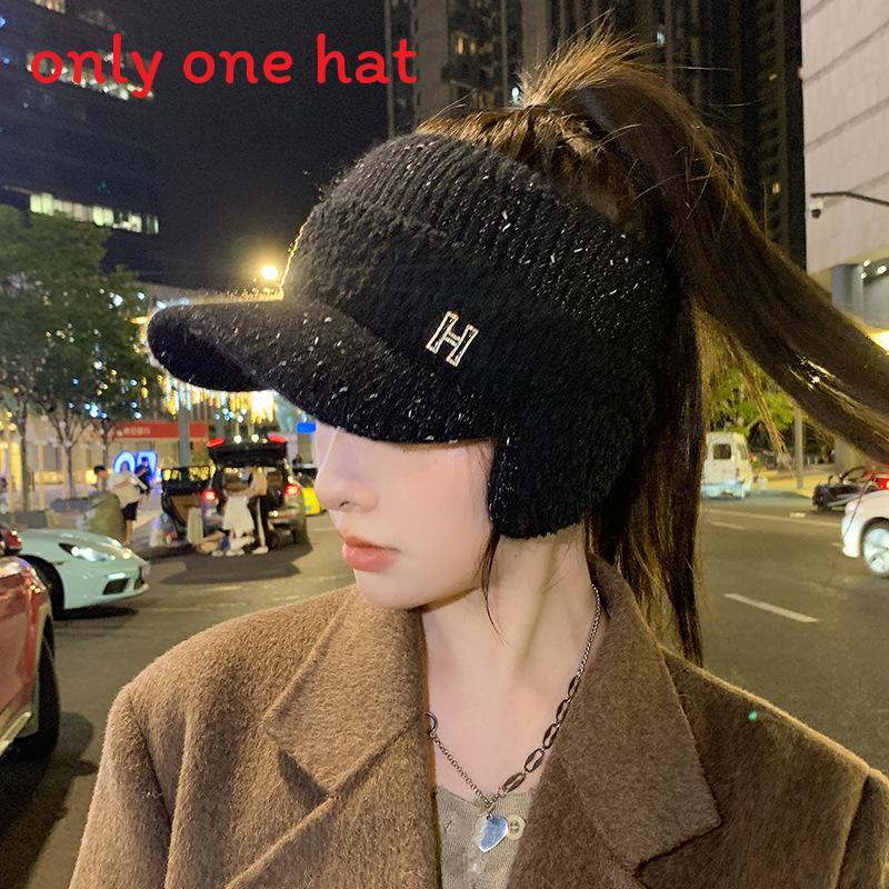 

Wool Beanie Hat For Women With Ear Warmers And Short Brim For Winter Comfort чёрный