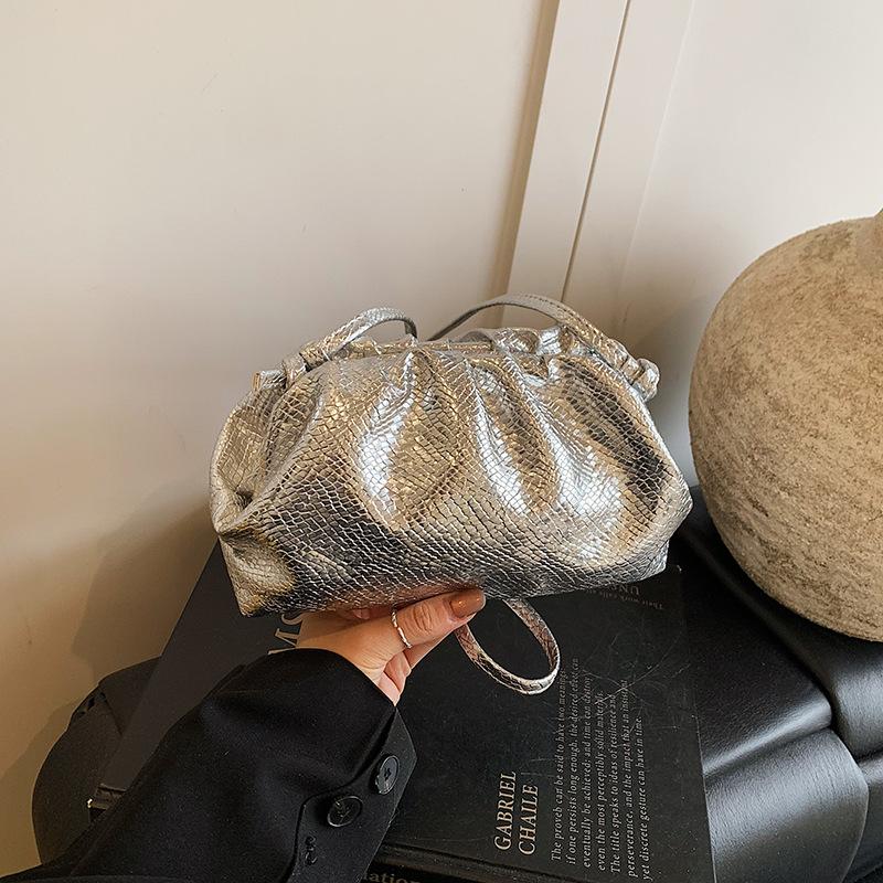 Glossy cloud bag gold silver pleated dumpling bag women's new niche design single shoulder messenger bag