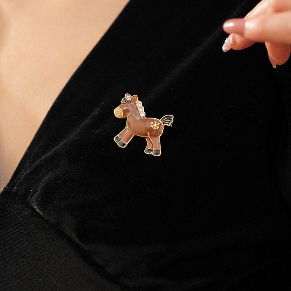 Snowflake Zinc Zinc Alloy Horse Brooch Drip Oil Brooch Animal Lapel Pins  Jewelry Accessories
