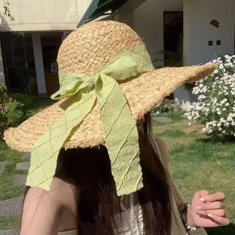 Summer Raffia Straw Hat Women Wide-brimmed Sun Protection, Beach and Seaside Bow, Woven Design, Perfect for Holidays