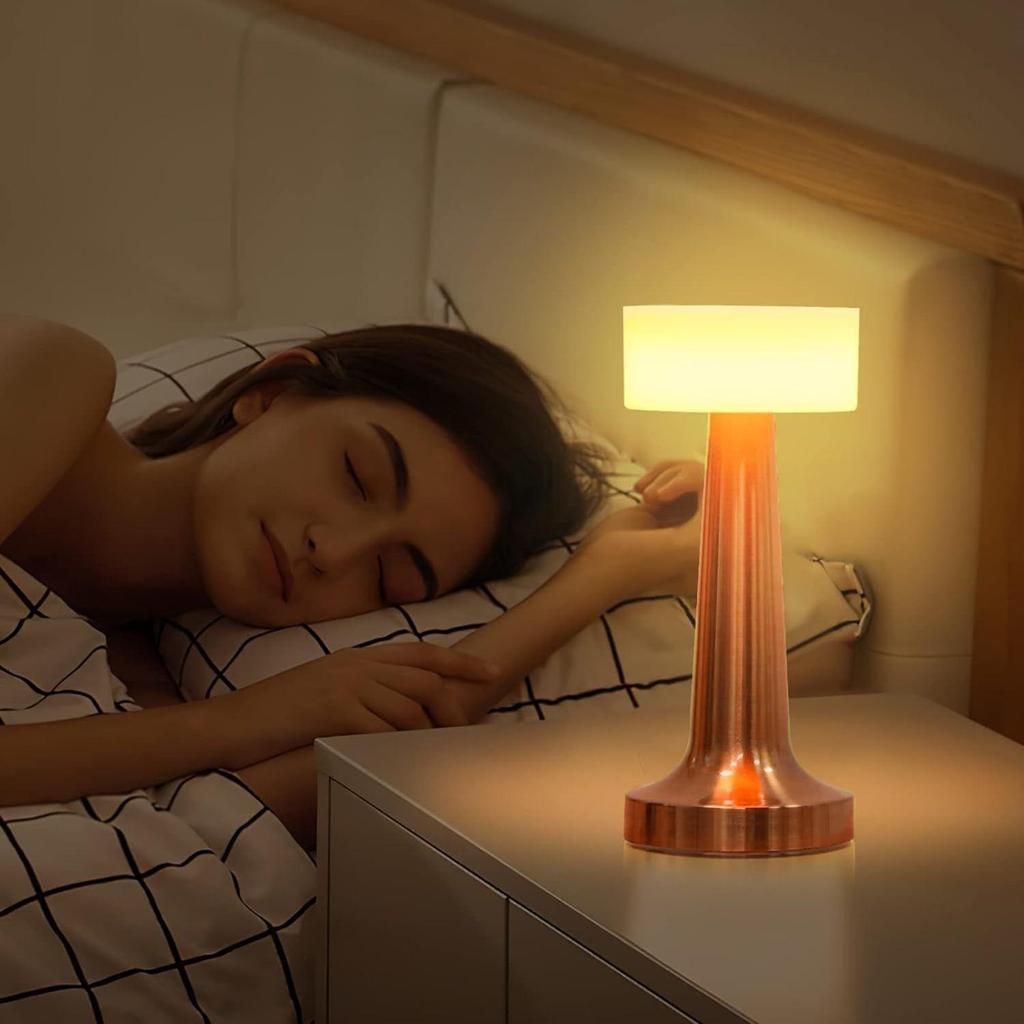 Stolní lampa Wick – Dotyková dobíjecí se 3 režimy osvětlení, Stmívatelná stisknutím, Elegantní povrchová úprava – Perfektní noční lampička