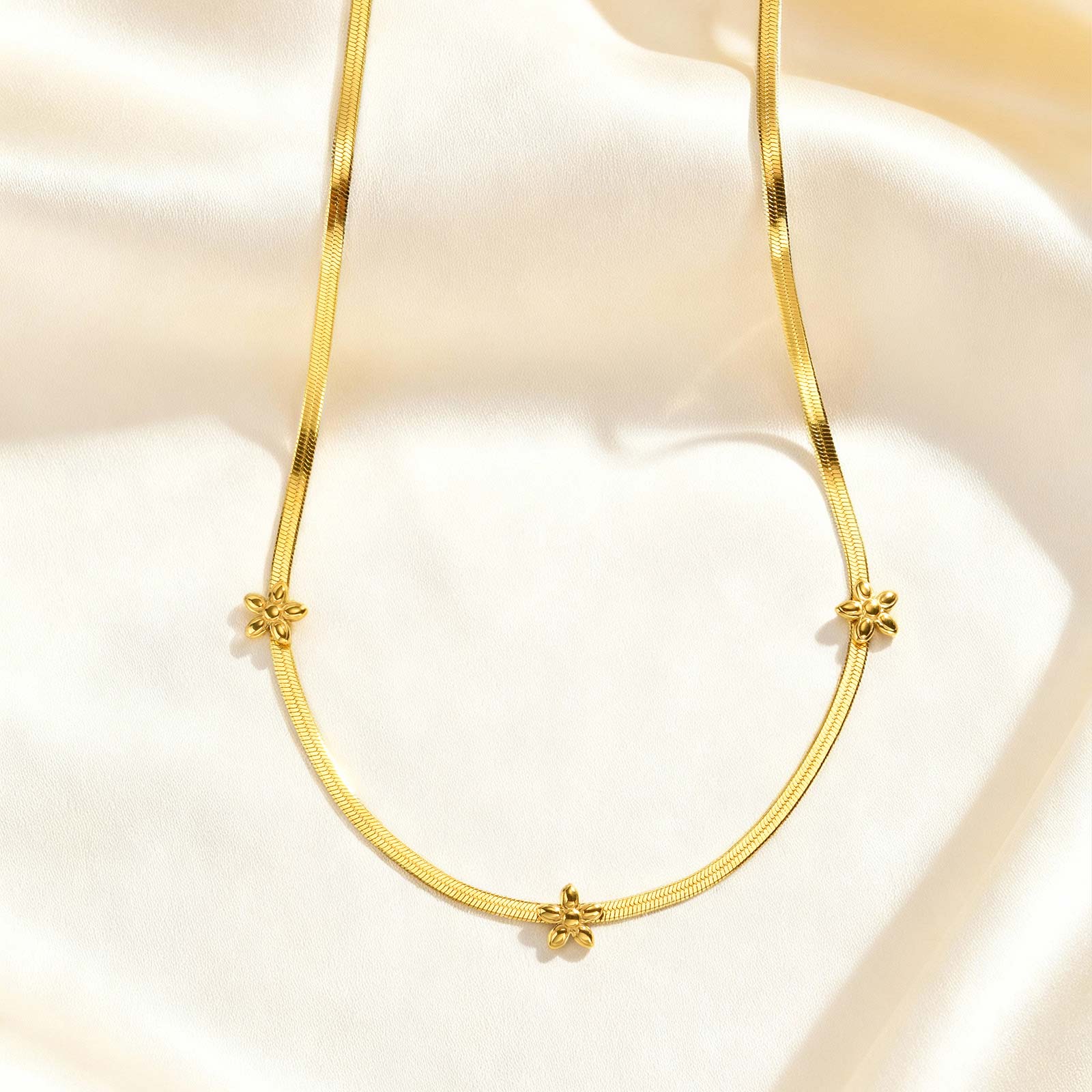 

Punk Blade Chain Bowknot Choker Necklace for Women Gold Color Heart Flowers Necklaces Stainless Steel Charm Jewelry Gift