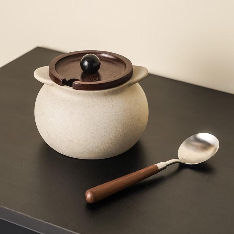 

Керамическая банка для сала и приправ в деревенском стиле с деревянной крышкой