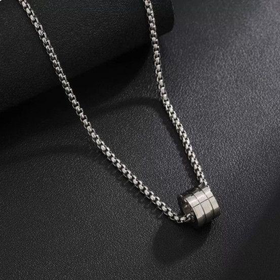 Elegant Pearl Necklace: Trendy, High-End Titanium Steel Clavicle Chain for Women