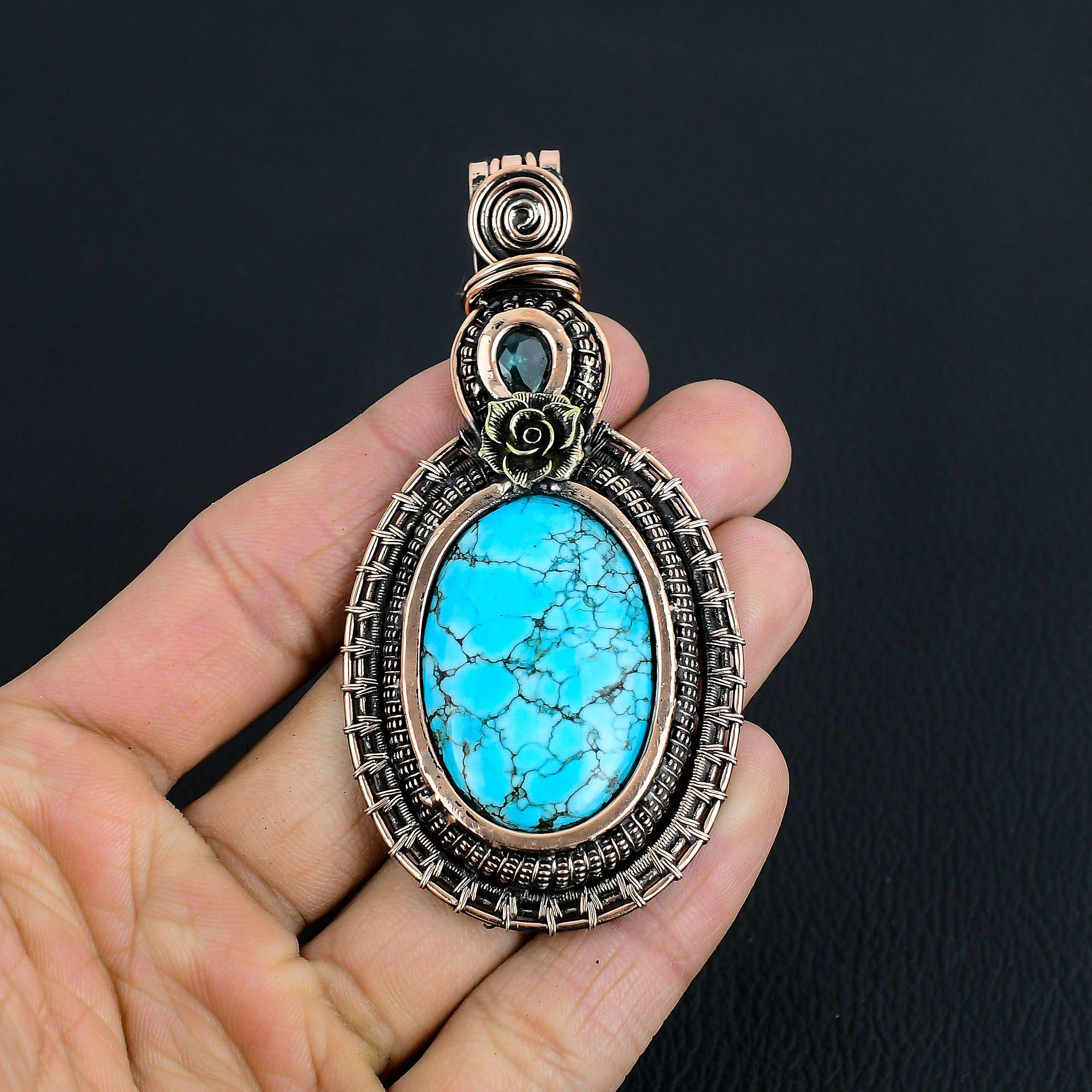 

Драгоценный камень с бирюзой, подвеска ручной работы из чистой медной проволоки, обернутая замечательным ювелирным изделием 3.35 Inches синий