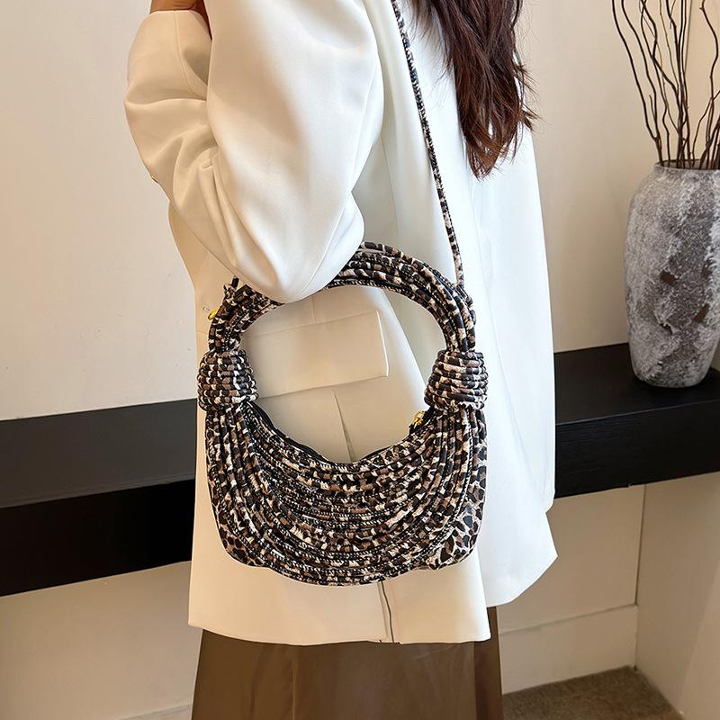 Personalized leopard print bag women's 2025 new European and American fashion niche versatile women's one-shoulder hand-carried noodle woven bag