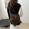 Winter Furry Star Large Capacity Shoulder Bag Vintage Tote Handbags Female Leopard Pattern Plush Crossbody Bags for Women CLE
