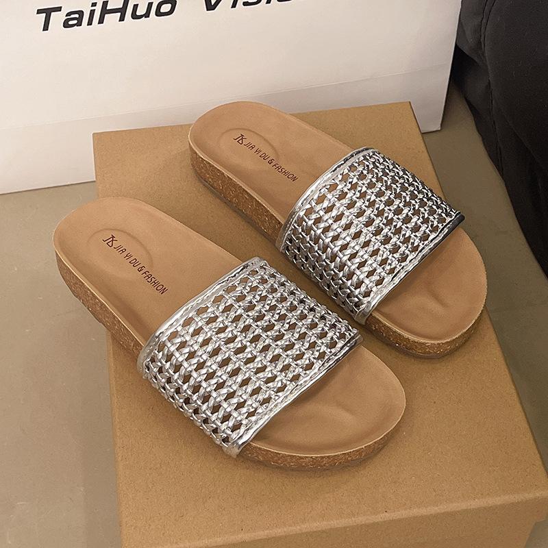 

Outside wear fashion ins trend season cool slippers women s summer word new comfortable indoor slippers non-slip flat bottom home 40 серебряный