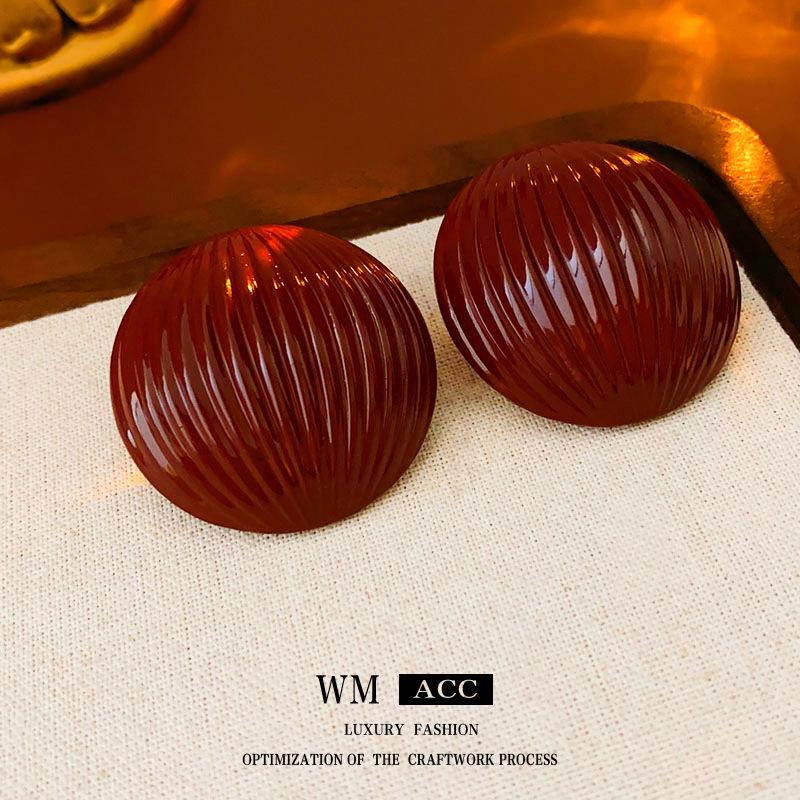 

Silver Needle Retro Red Round Stud Earrings - Elegant, Versatile, and Fashionable Light Luxury Jewelry