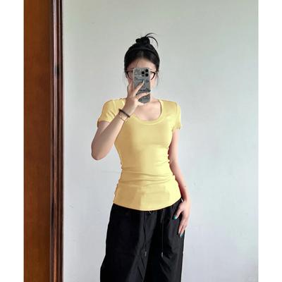 Cremegelbes Damen-T-Shirt mit Schultern Neues Sommer-Outfit Halbärmlig Slim Fit Kurzes Top mit kurzen Ärmeln
